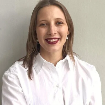 Dr. Alanda Venter Dr. Alanda Venter