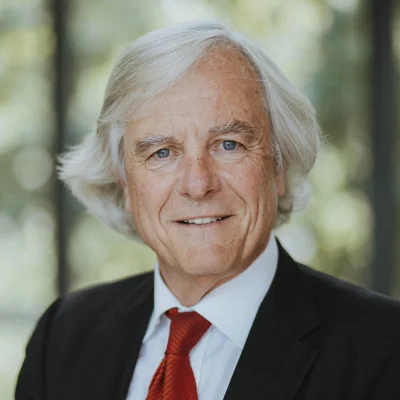 Prof. Julian W&eacute;kel